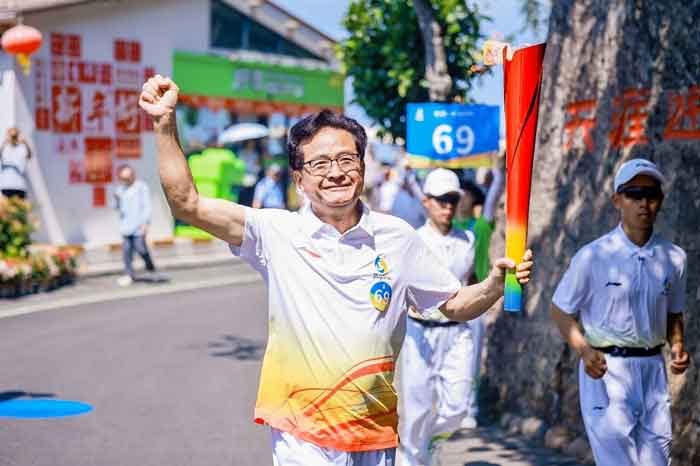 蒙娜麗莎接力第六屆亞洲沙灘運(yùn)動(dòng)會(huì)火炬?zhèn)鬟f